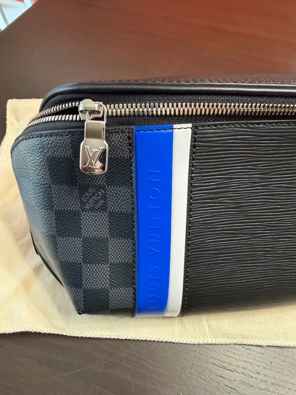 Louis Vuitton Bumbag (Noir) - Picture 5 of 6